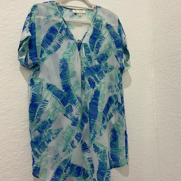 Francesca's Collections Other - 🇺🇸SALE🎈 ⬇️ PRICE ⬇️ Francesca’s White Short Sleeve Palm Leaves Cover Up - M/L